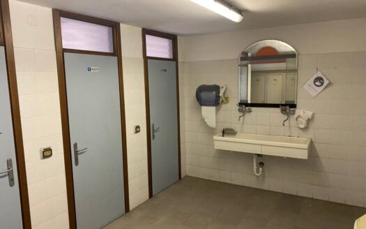 CAPANNONE DA 105O MQ CON 3000 MQ DI AREA ESTERNA