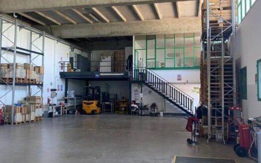CAPANNONE DA 105O MQ CON 3000 MQ DI AREA ESTERNA